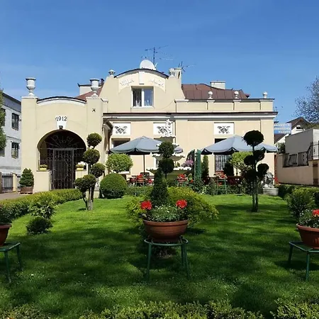 Noclegi-pokoje Goscinne Hostel *