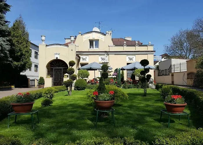 Noclegi-pokoje Goscinne Hostel *